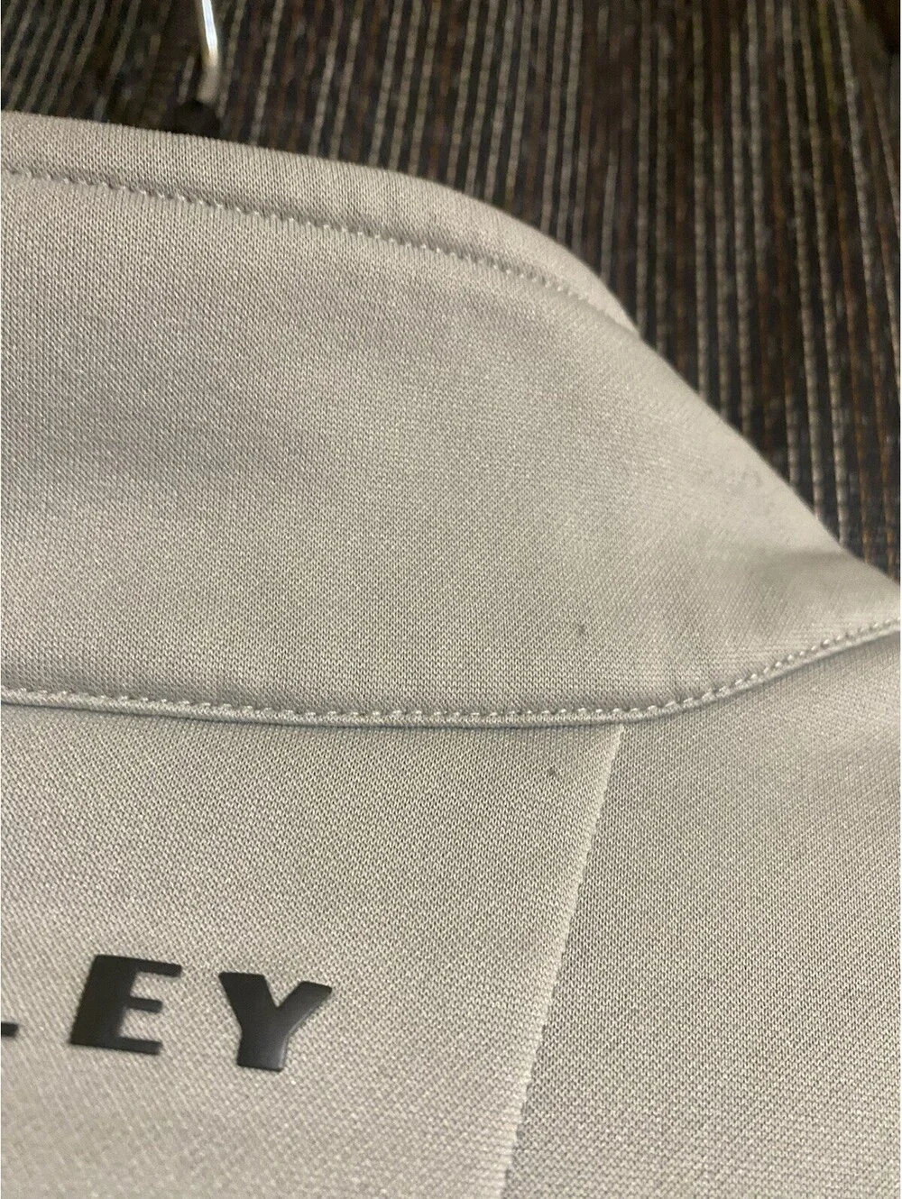 Oakley Men's Size XL Regular Fit Gray Quarter-Zip Jacket